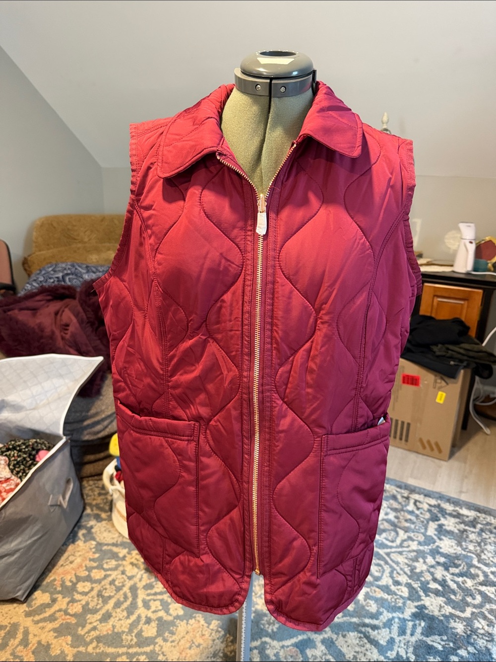 Isaac Mizrahi Quilted Sleeveless Vest in Burgundy